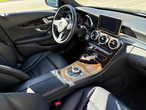 Used 2018 Mercedes-Benz C 300 Sedan image 9