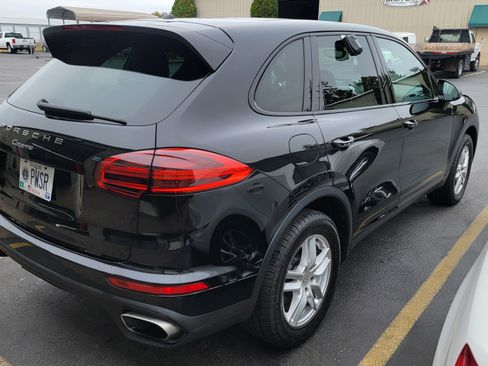 Used 2017 Porsche Cayenne Sport Utility 4D image 5