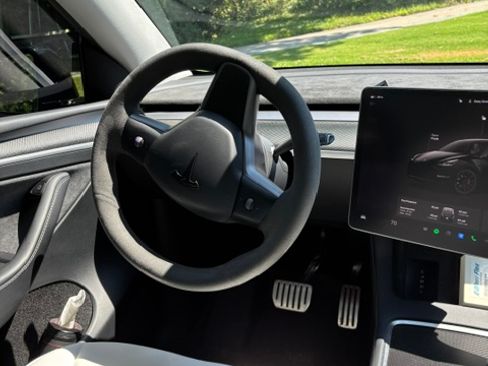 Used 2023 Tesla Model Y Performance AWD/4WD image 6