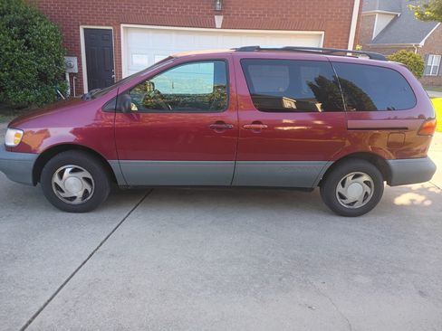 Used 1998 Toyota Sienna LE FWD image 10