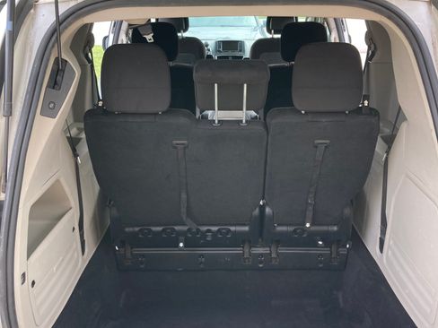 Used 2014 Dodge Grand Caravan SXT image 5