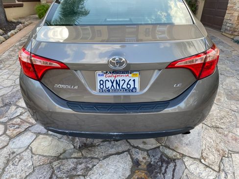 Used 2018 Toyota Corolla LE image 9