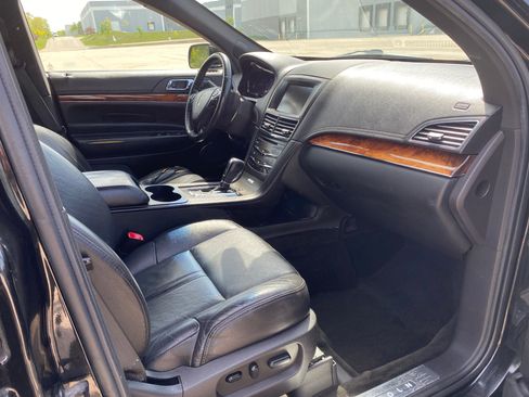Used 2015 Lincoln MKT AWD image 14