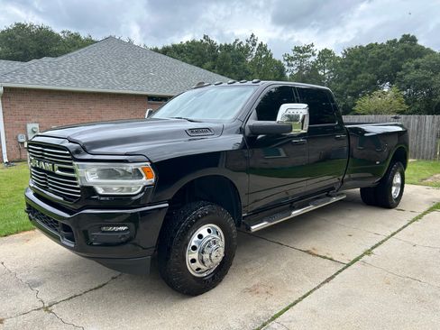 Used 2024 RAM 3500 Laramie AWD/4WD image 2