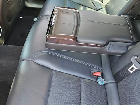 Used 2014 Cadillac XTS Luxury image 16