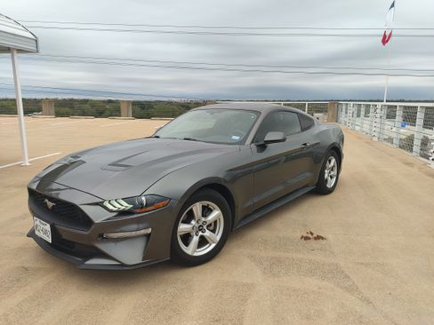 Used 2018 Ford Mustang Coupe image 8