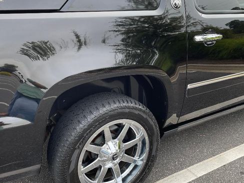 Used 2013 Chevrolet Avalanche LTZ AWD/4WD image 10