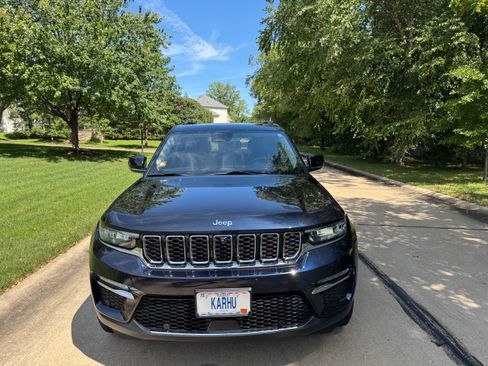 Used 2024 Jeep Grand Cherokee Limited 4xe w/ Luxury Tech Group II AWD/4WD image 2