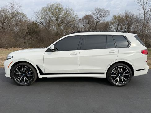 Used 2022 BMW X7 xDrive40i w/ M Sport Package AWD/4WD image 2