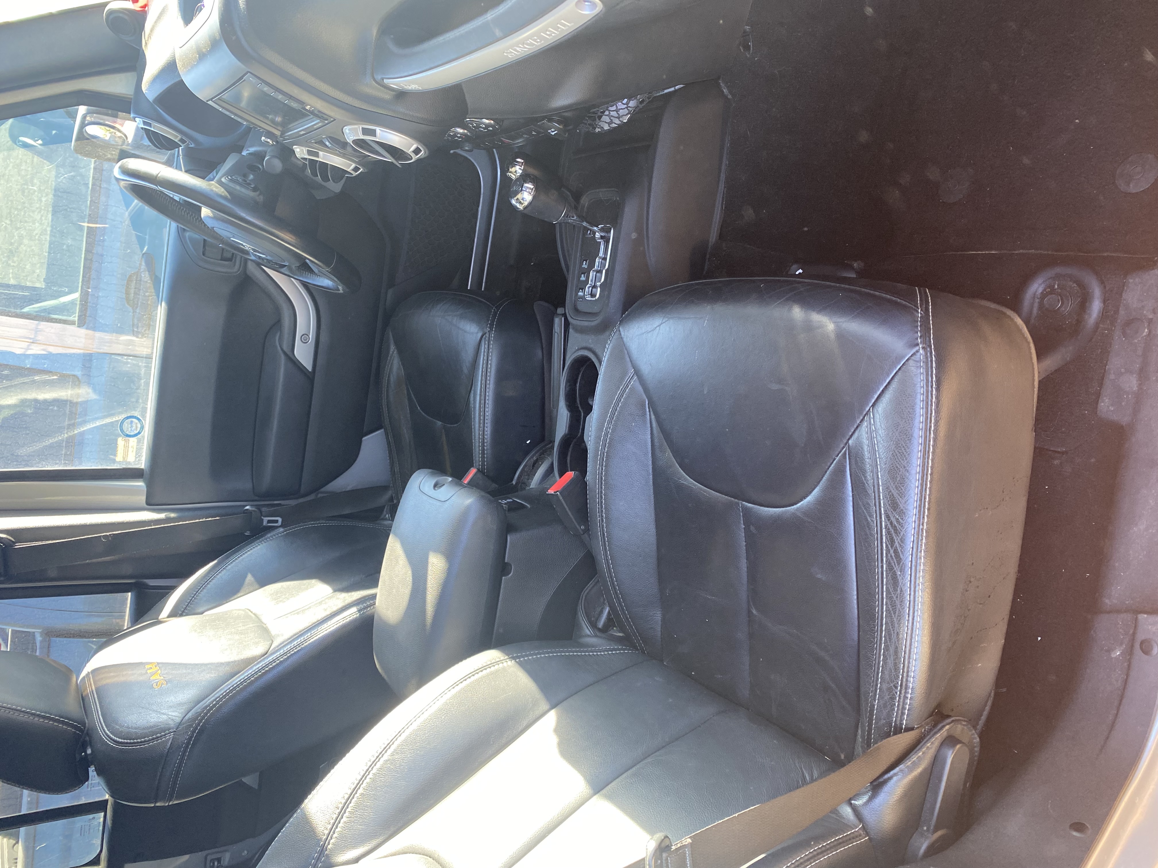 Used 2014 Jeep Wrangler Unlimited Sahara w/ Connectivity Group AWD/4WD image 13
