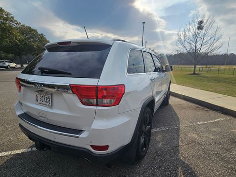Used 2013 Jeep Grand Cherokee Limited w/ Luxury Group II image 4