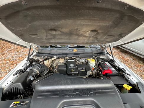 Used 2019 RAM 3500 Tradesman w/ Chrome Appearance Group image 13