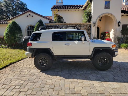 Used 2012 Toyota FJ Cruiser Sport Utility 2D image 2