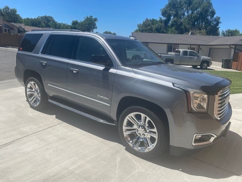 Used 2019 GMC Yukon SLT w/ Premium Edition AWD/4WD image 4