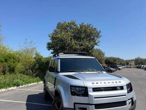 Used 2024 Land Rover Defender 110 S image 8