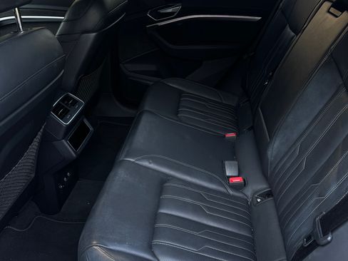 Used 2019 Audi e-tron Prestige w/ Prestige Package AWD/4WD image 11