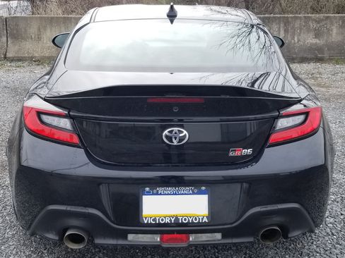 Used 2025 Toyota GR86 Premium w/ Performance Package image 8