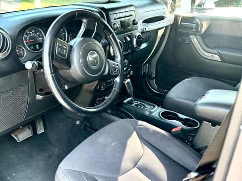 Used 2015 Jeep Wrangler Sport w/ Quick Order Package 24S AWD/4WD image 16