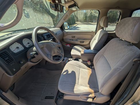 Used 2004 Toyota Tacoma PreRunner image 4