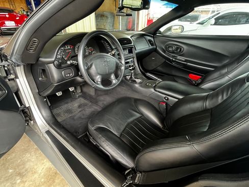 Used 2004 Chevrolet Corvette Z06 w/ Memory Package RWD image 10