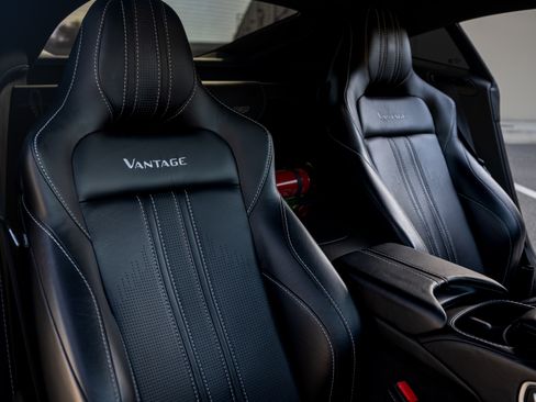 Used 2019 Aston Martin V8 Vantage Coupe RWD image 19