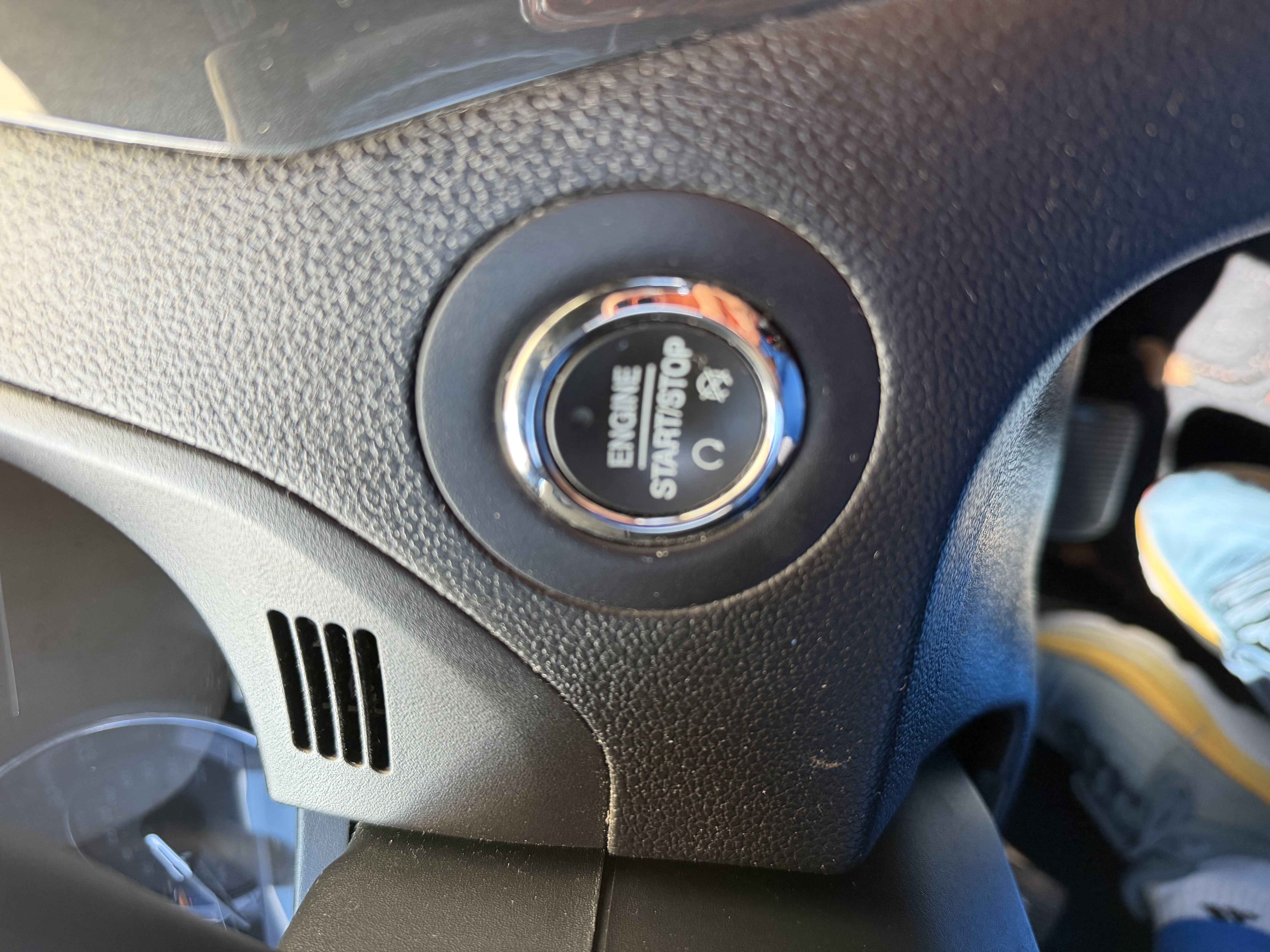 Used 2018 Ford Explorer XLT w/ Equipment Group 202A FWD image 22