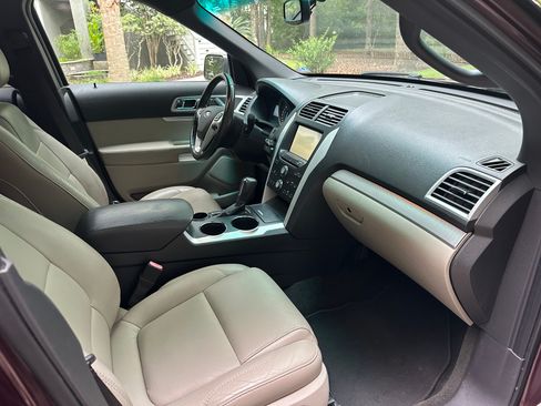 Used 2011 Ford Explorer XLT w/ 202A Rapid Spec Order Code FWD image 6