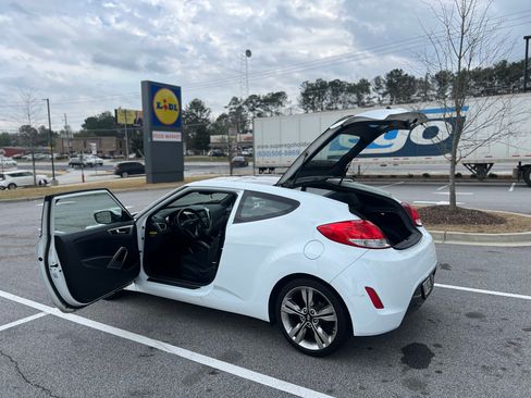 Used 2017 Hyundai Veloster Value Edition image 8
