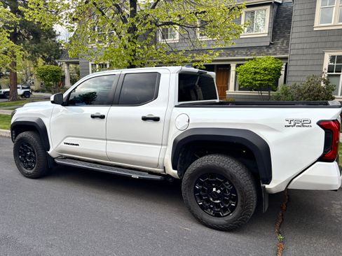 Used 2024 Toyota Tacoma TRD Off-Road image 5