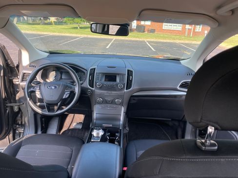 Used 2019 Ford Edge SE image 8