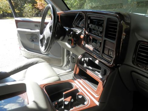 Used 2004 Chevrolet Silverado 1500 LT w/ Light Duty Power Package image 17