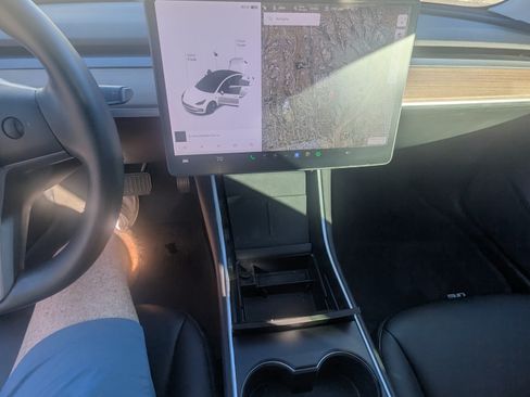 Used 2020 Tesla Model 3 Standard Range Plus image 6