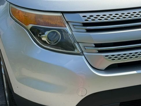 Used 2013 Ford Explorer XLT AWD/4WD image 2