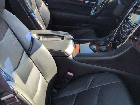 Used 2015 Cadillac Escalade ESV Luxury image 13