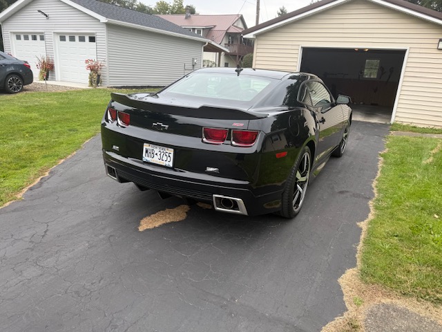 Used 2010 Chevrolet Camaro SS RWD image 2