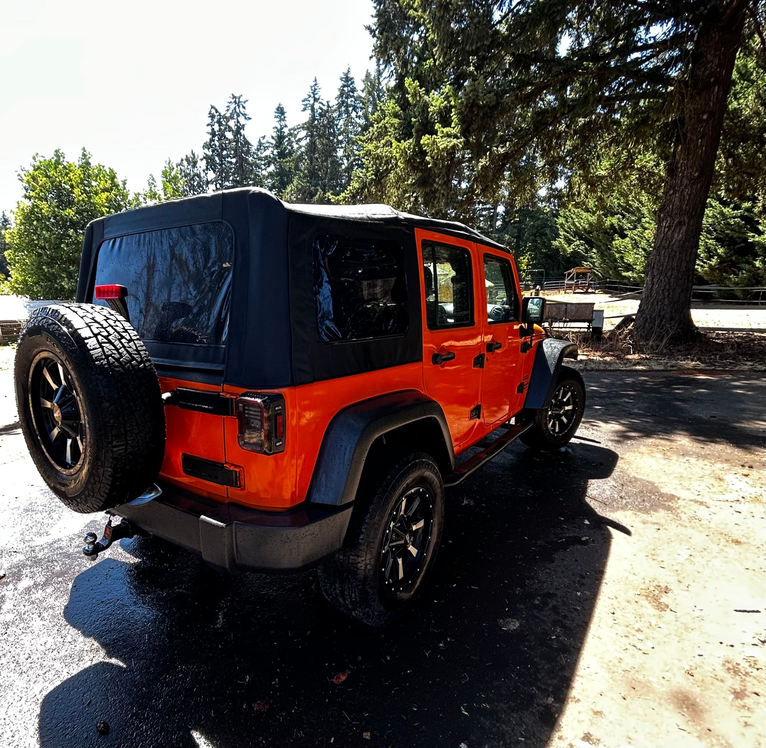 Used 2012 Jeep Wrangler Unlimited Sport w/ Connectivity Group AWD/4WD image 8