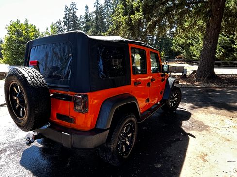 Used 2012 Jeep Wrangler Unlimited Sport w/ Connectivity Group AWD/4WD image 8