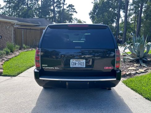 Used 2011 GMC Yukon XL Denali AWD/4WD image 17
