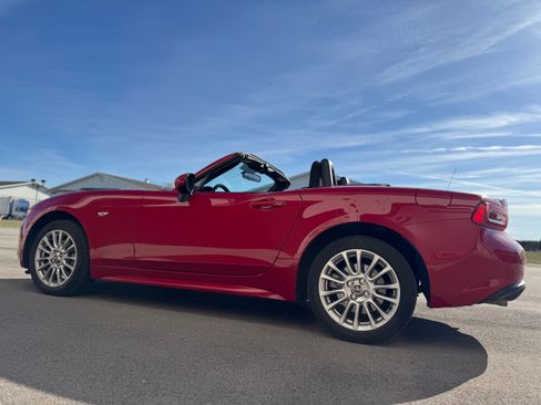 Used 2018 FIAT 124 Spider Abarth w/ Convenience Group image 16