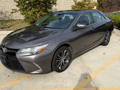 Used 2016 Toyota Camry XSE w/ Moonroof Package image 8