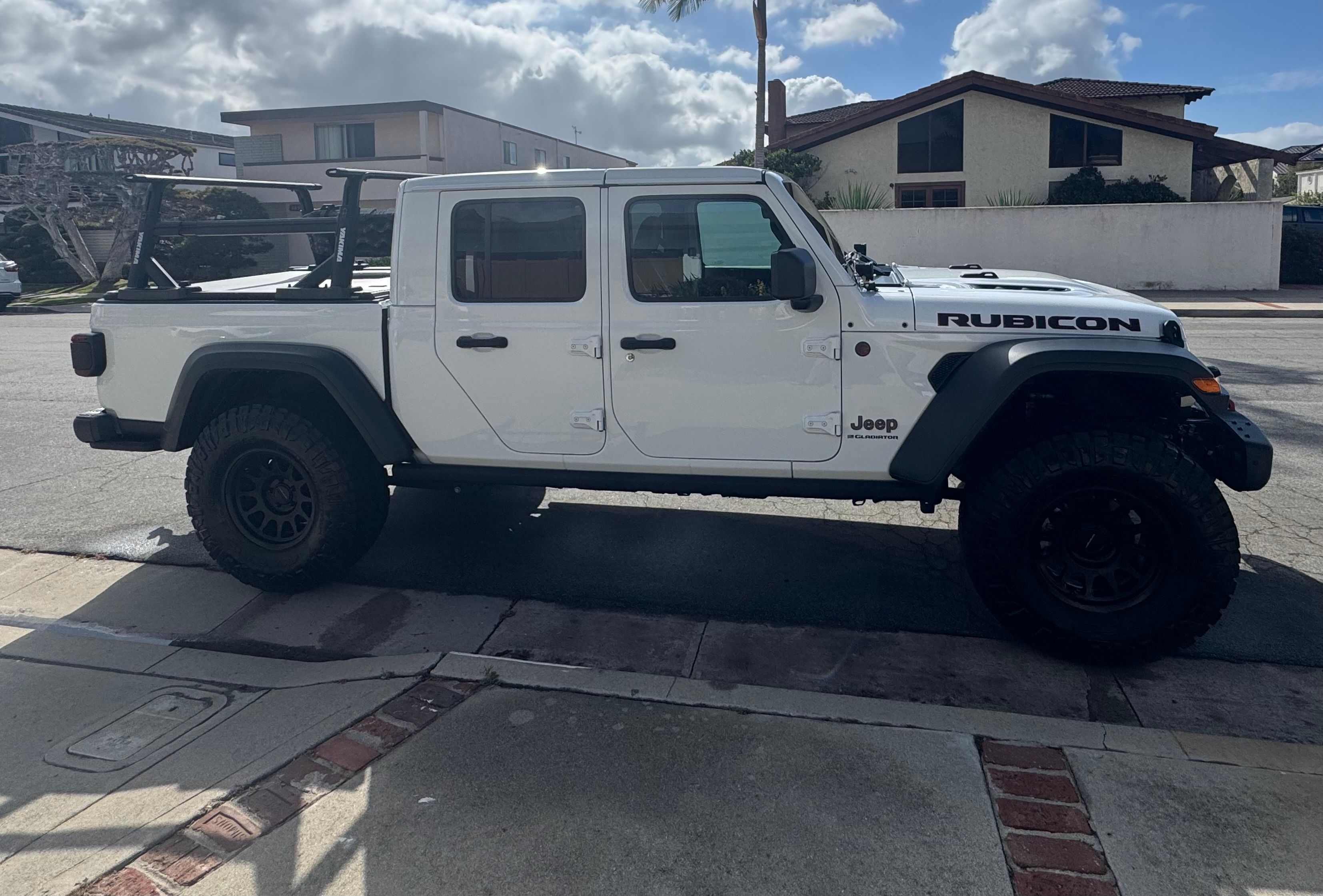 Used 2025 Jeep Gladiator Rubicon w/ Safety Group AWD/4WD image 1