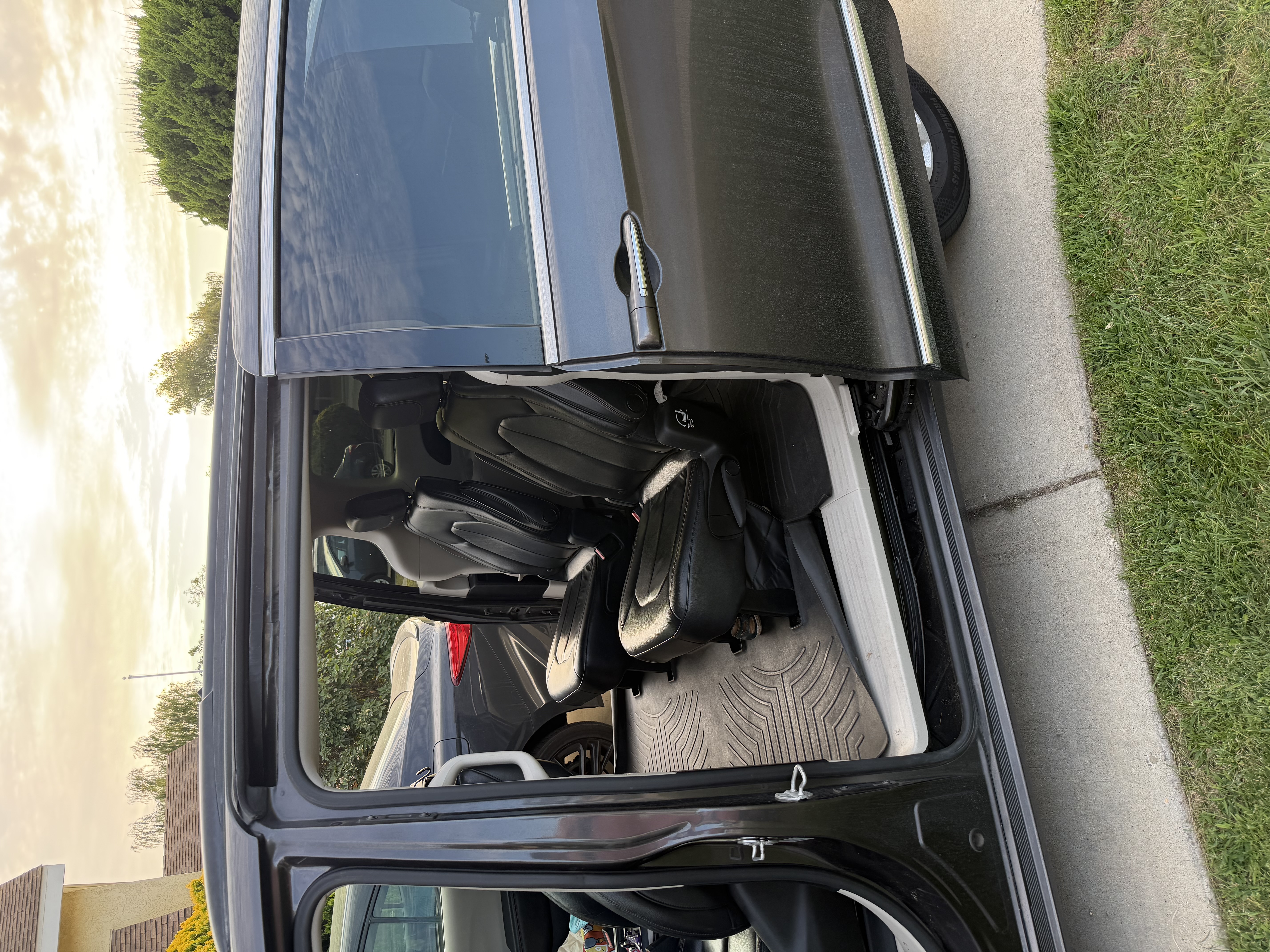 Used 2017 Chrysler Pacifica Touring-L FWD image 8
