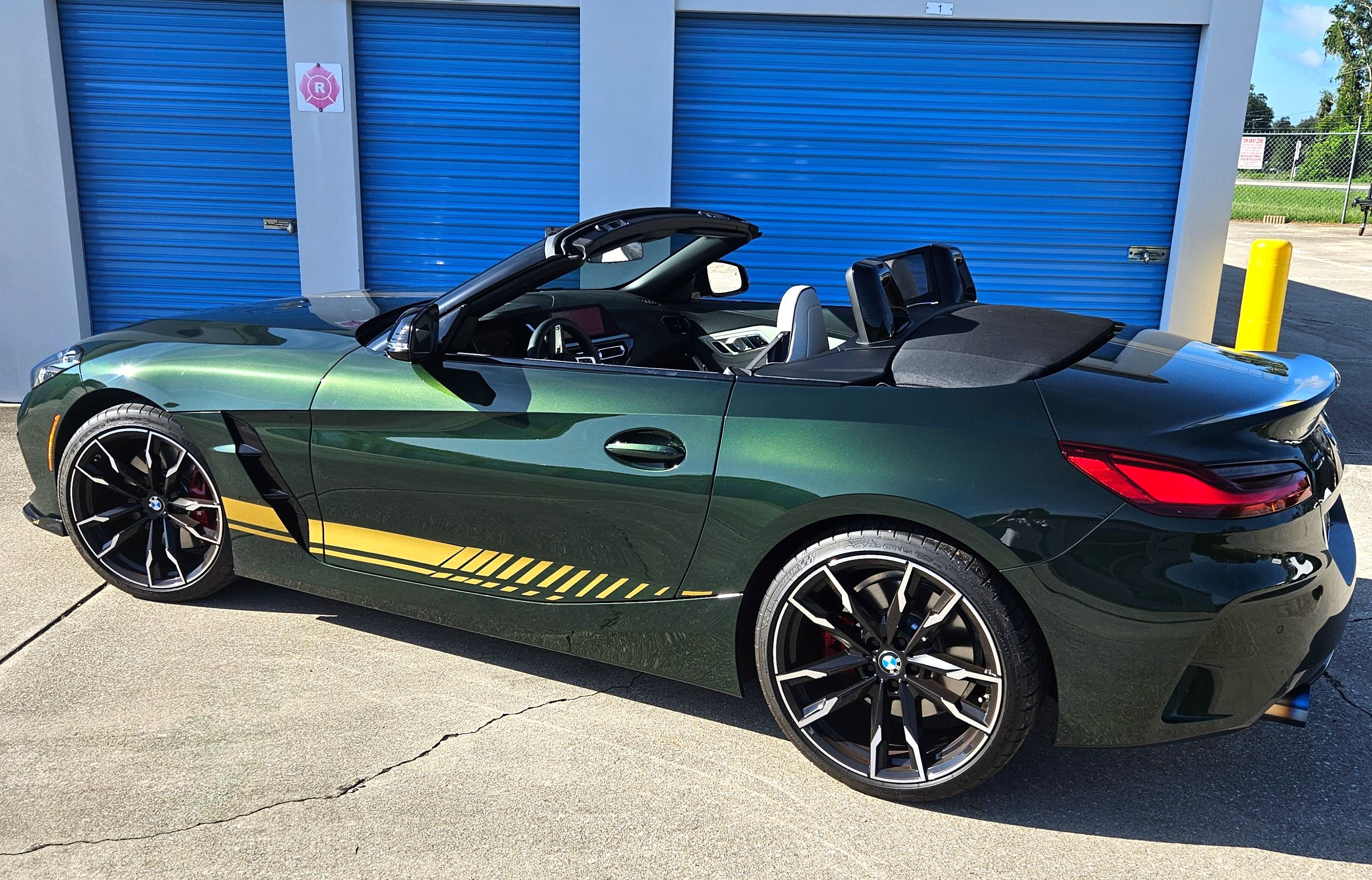 Used 2025 BMW Z4 M40i w/ Edition RWD image 1