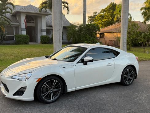 Used 2015 Scion FR-S image 1