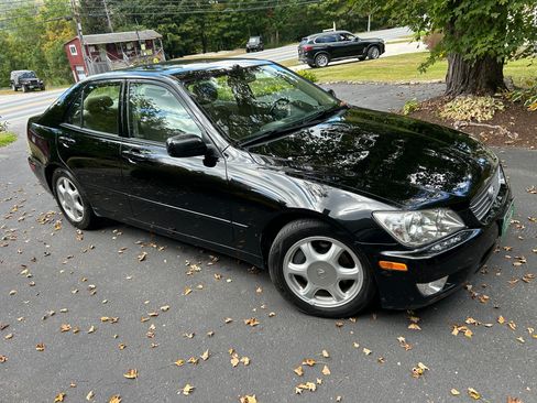 Used 2001 Lexus IS 300 RWD image 2