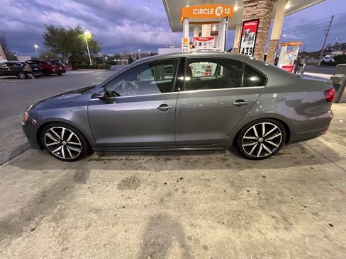 Used 2013 Volkswagen Jetta GLI Autobahn FWD image 2