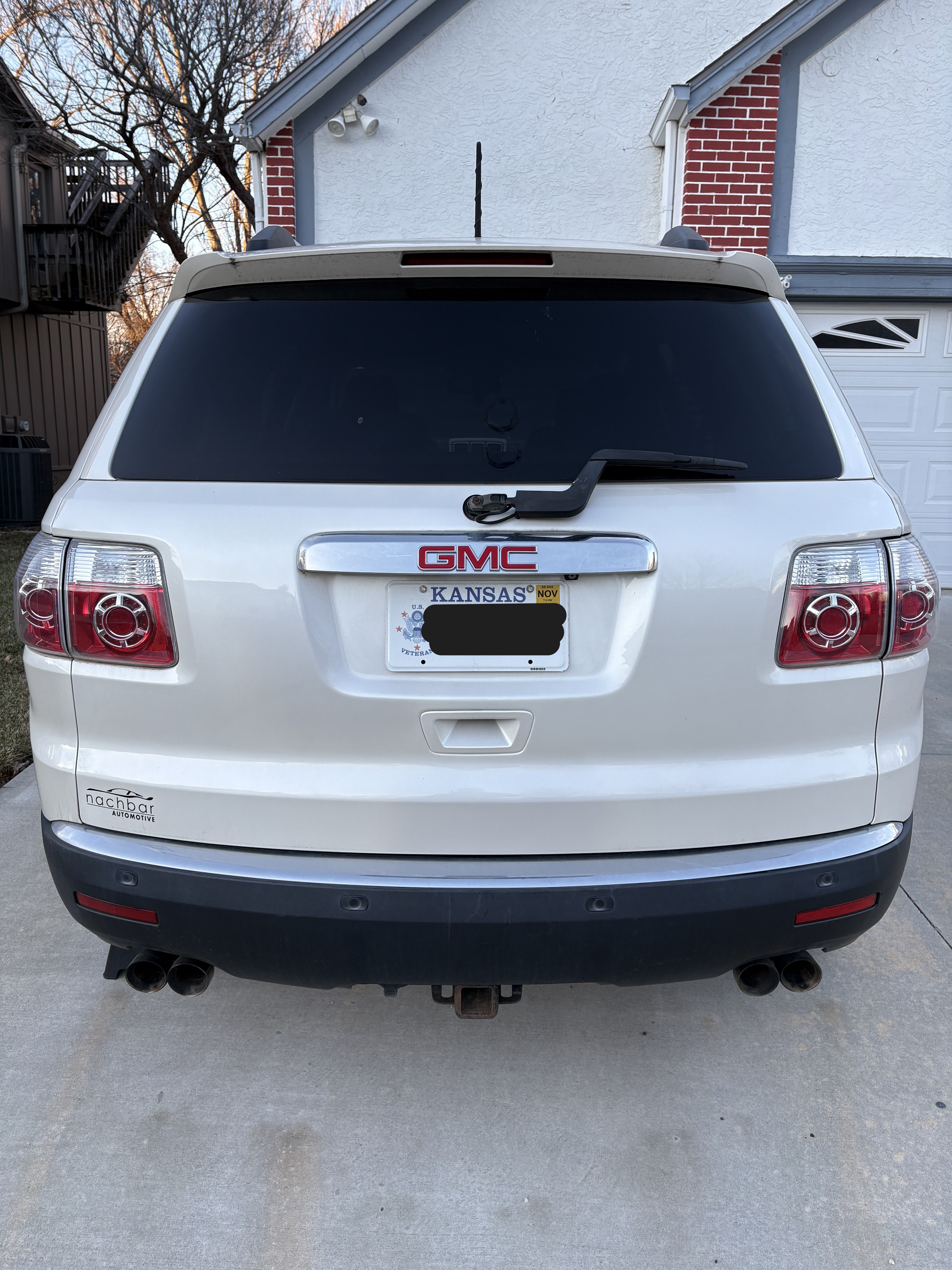 Used 2012 GMC Acadia SLE FWD image 2