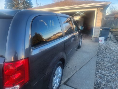 Used 2017 Dodge Grand Caravan SE image 21