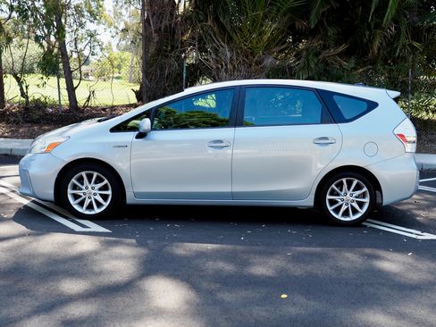 Used 2012 Toyota Prius V Five FWD image 1