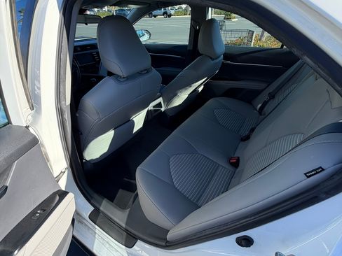 Used 2019 Toyota Camry SE image 11